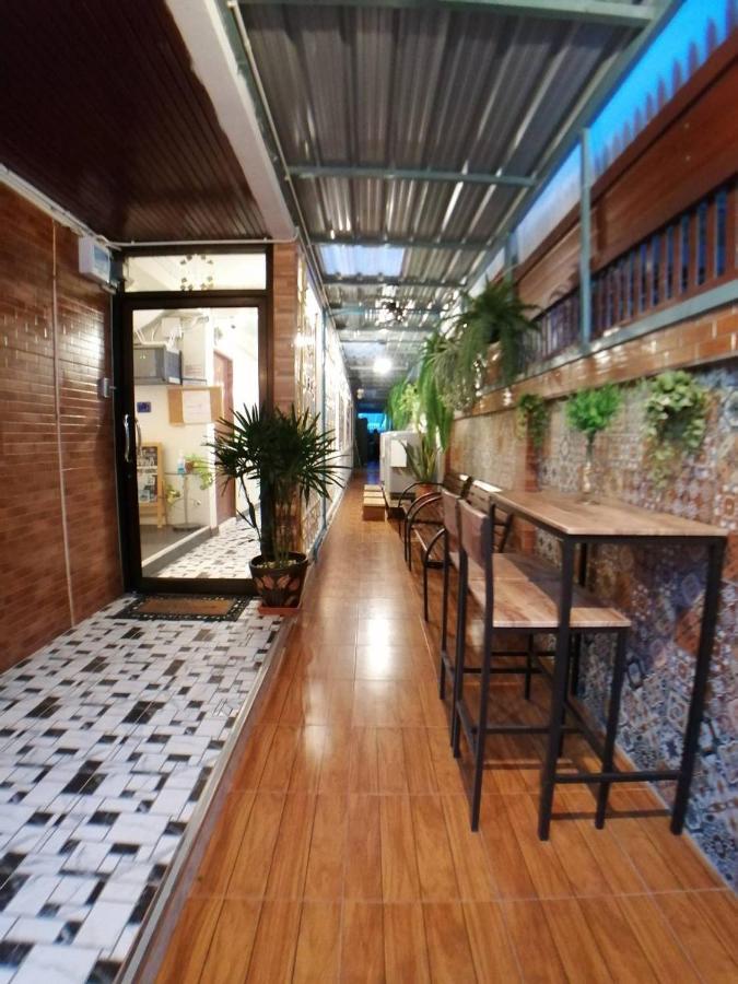 Gogoal Latkrabang Apartment Банкок Екстериор снимка