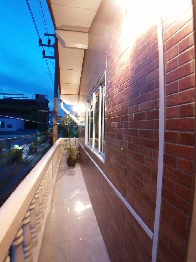Gogoal Latkrabang Apartment Банкок Екстериор снимка